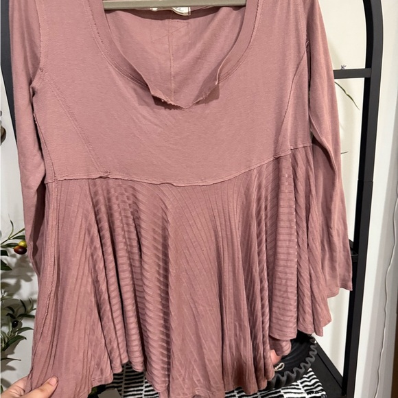 We The Free Pink Pleated blouse size small - Picture 6 of 9